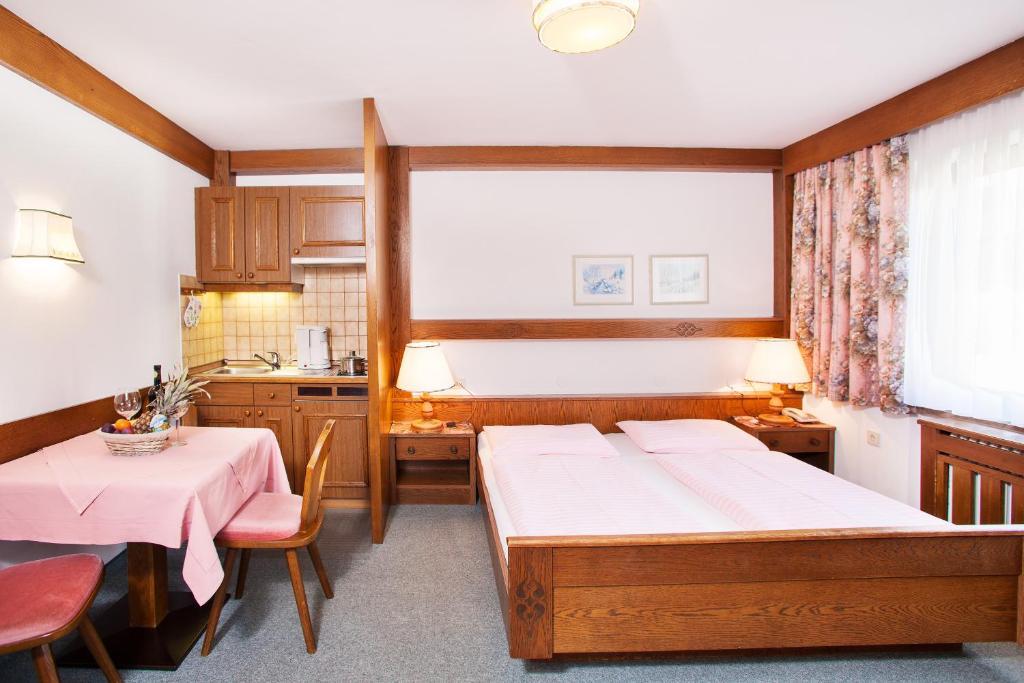 Johannahof Appartements Kaprun Pokoj fotografie