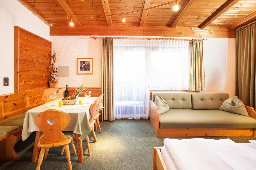 Johannahof Appartements Kaprun Pokoj fotografie
